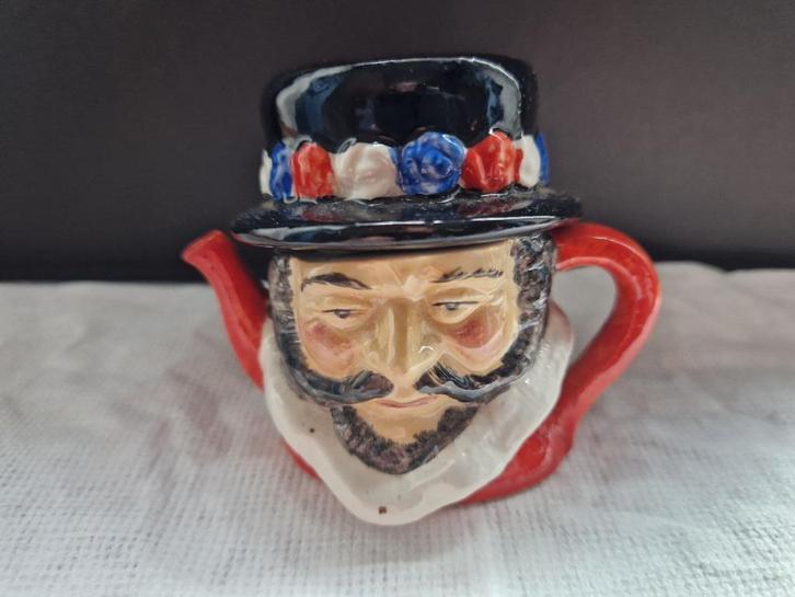 Vintage Beefeater miniatuur theepot. Acorn made in UK, Verzamelen, Beelden en Beeldjes, Zo goed als nieuw, Overige typen, Ophalen of Verzenden