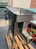 Mado gehaktmolen, Ophalen