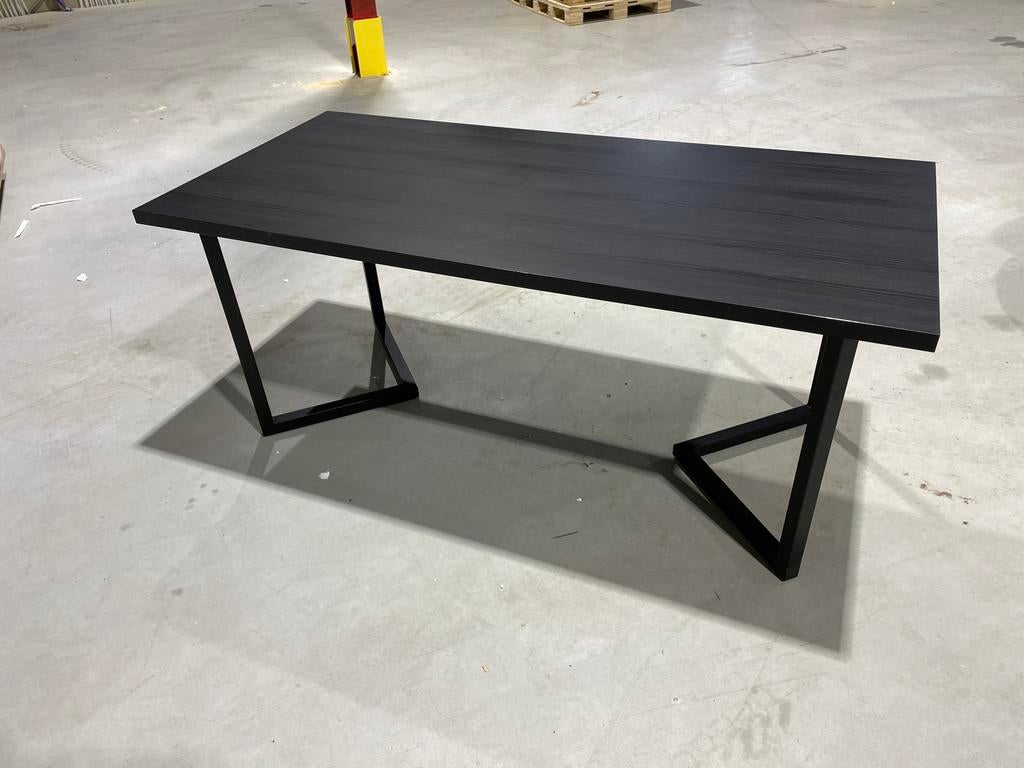 Eettafel 180x85 cm zwart metalen onderstel showmodel, Huis en Inrichting, Bureaus, Ophalen, Zo goed als nieuw