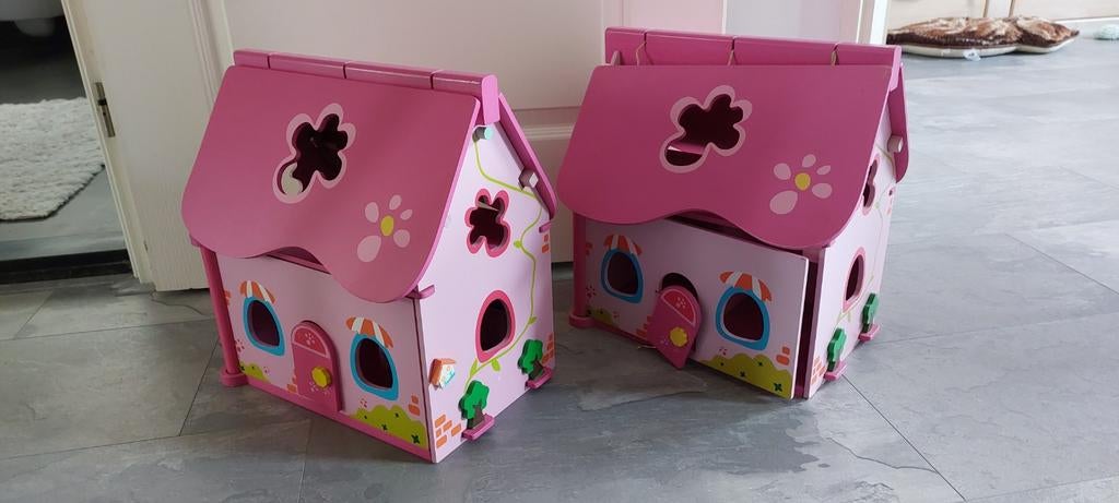 2x houten poppen huis 1 in mooie staat + 1 ter renovatie €12, Kinderen en Baby's, Speelgoed | Poppenhuizen, Ophalen of Verzenden