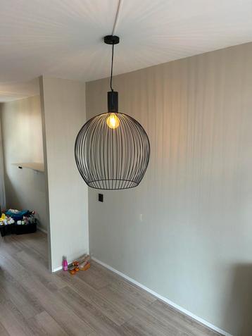 Zwarte hanglamp beschikbaar voor biedingen