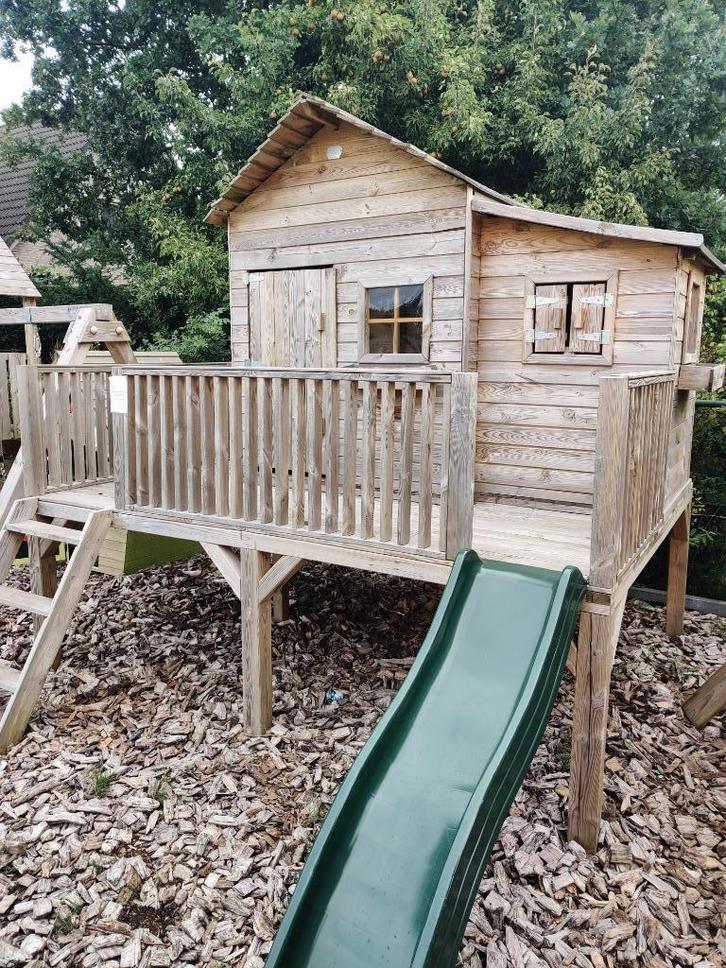 Houten speelhuis op platform incl glijbaan ZGAN!!!, Kinderen en Baby's, Speelgoed | Buiten | Speelhuisjes, Zo goed als nieuw, Hout