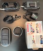 2x PSP met spellen en accessoires, Spelcomputers en Games, Spelcomputers | Sony PSP, Ophalen of Verzenden, Zo goed als nieuw, Zwart