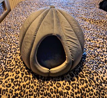 Honden/kattenmandje  beschikbaar voor biedingen