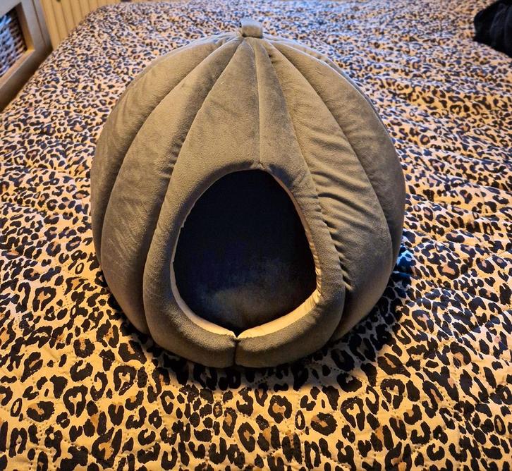 Honden/kattenmandje, Dieren en Toebehoren, Hondenmanden, Zo goed als nieuw, Stof, Ophalen of Verzenden