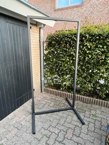 Zwart metalen handgemaakt robuust plantenrek of roomdivider beschikbaar voor biedingen