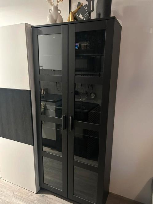 Brimnes vitrinekast zwart, Huis en Inrichting, Kasten | Vitrinekasten, Zo goed als nieuw, 150 tot 200 cm, 50 tot 100 cm, 25 tot 50 cm