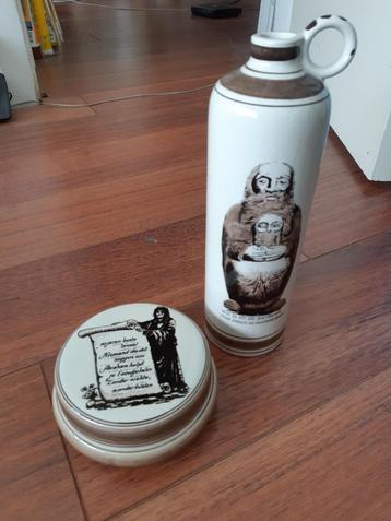 Delfts bruine bonbonschaal en fles Abraham beschikbaar voor biedingen