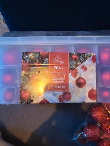 Rode kerstballen 70 stuks beschikbaar voor biedingen