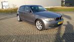BMW 1-Serie  5DR  Airco stoelverwarming 2008 Grijs, Auto's, BMW, 1-Serie, 65 €/maand, Achterwielaandrijving, 1599 cc