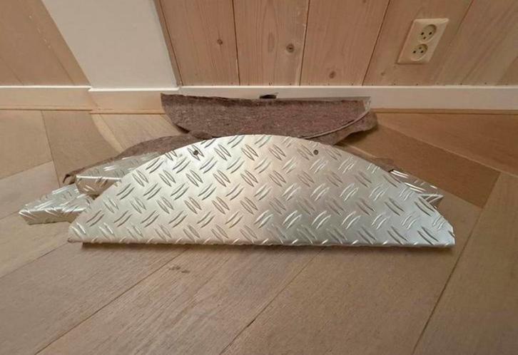 13 Halve Maan Trapmatten Aluminium met Vilt, Huis en Inrichting, Stoffering | Tapijten en Kleden, Gebruikt, Overige vormen, Ophalen