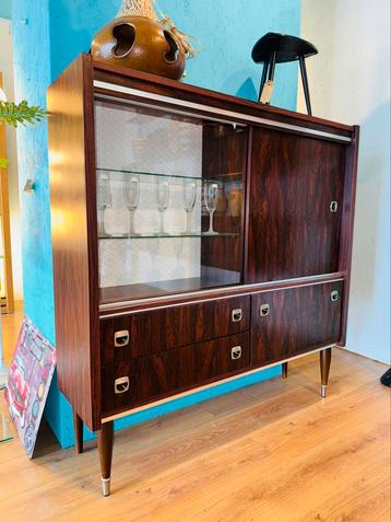 Vintage kast palissander fineer beschikbaar voor biedingen