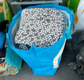 Grote tas vol met Beddengoed + Tafellakentjes ( 3 st)+++++ beschikbaar voor biedingen