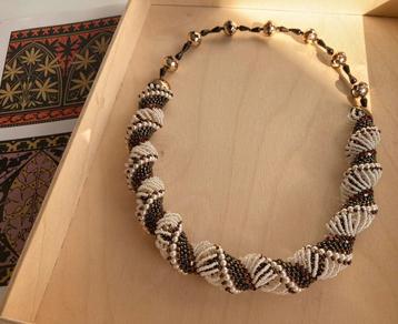 Prachtig design halssieraad / collier / ketting beschikbaar voor biedingen