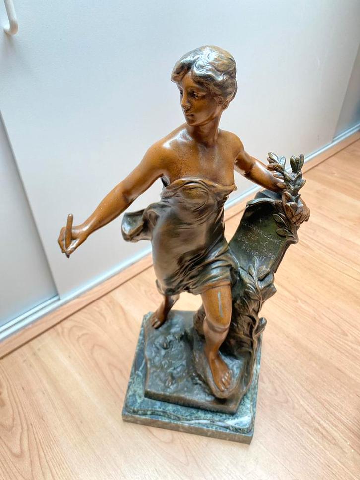 Zamak beeld van een vrouw met pen en boek, Antiek en Kunst, Kunst | Beelden en Houtsnijwerken, Ophalen of Verzenden