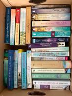 Bananendoos met 27 mooie boeken/ romans/ feelgood, Boeken, Ophalen of Verzenden, Gelezen, Nederland