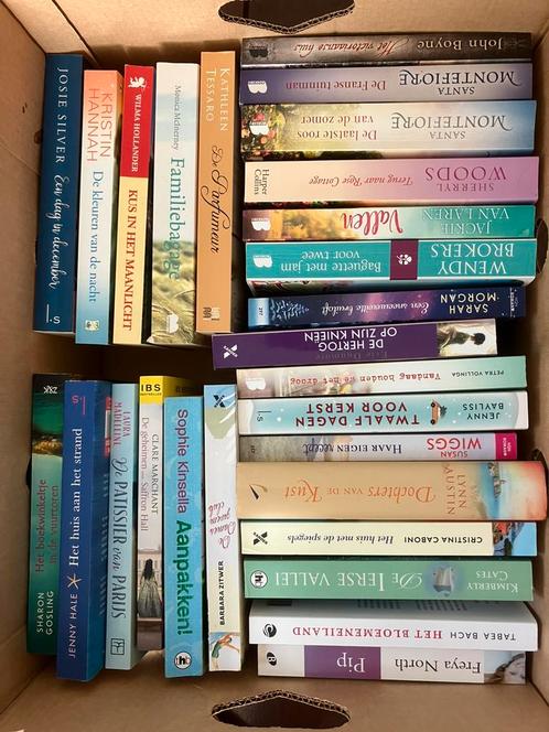 Bananendoos met 27 mooie boeken/ romans/ feelgood, Boeken, Romans, Gelezen, Nederland, Ophalen of Verzenden