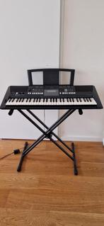 Yamaha PSR E423 met standaard, 61 toetsen, Yamaha, Ophalen of Verzenden, Zo goed als nieuw