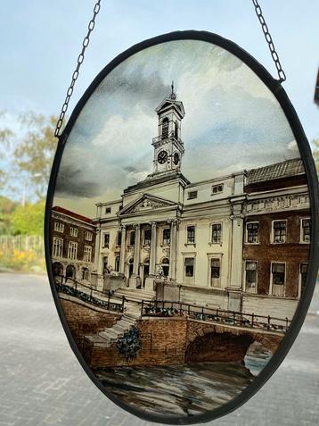 Glas in lood raam met Stadhuis te Dordrecht beschikbaar voor biedingen