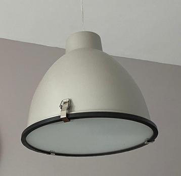 2 mooie hanglampen. beschikbaar voor biedingen