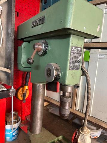 Flott.  Kolom boormachine ,  bieden vanaf 250€ beschikbaar voor biedingen
