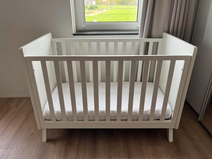 Degelijk, mooi wit Bopita ledikantje in erg goede staat!, Kinderen en Baby's, Babywiegjes en Ledikanten, Zo goed als nieuw, Ledikant