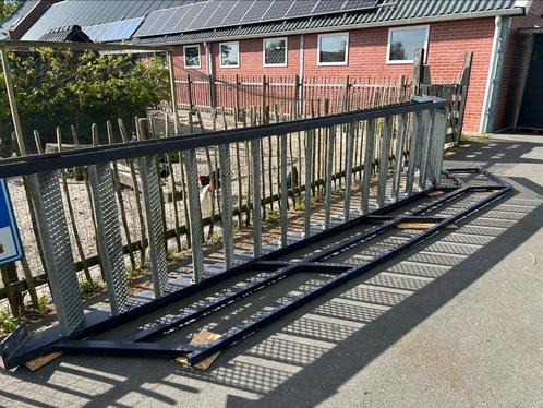 Grote stalen brandtrap in zeer nette staat., Doe-het-zelf en Verbouw, Ladders en Trappen, Zo goed als nieuw, Trap, 2 tot 4 meter