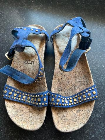UGG sandalen mt 35 nieuw beschikbaar voor biedingen