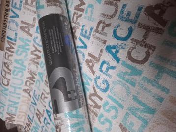 16 nieuwe rollen behang beschikbaar voor biedingen