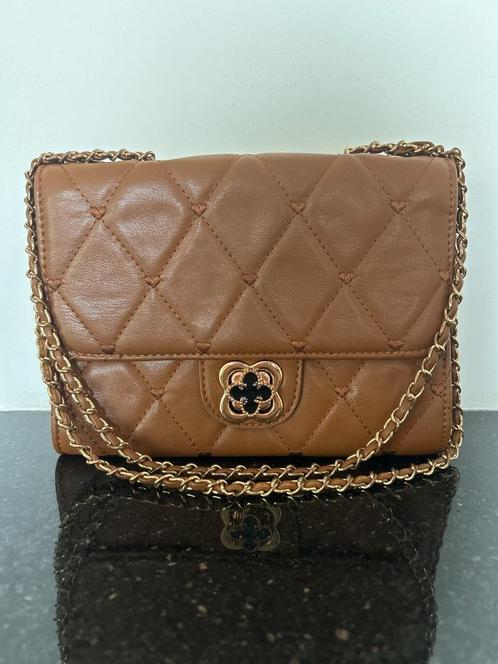 Bruine dames schoudertas met klavertje 4 sluiting – 2-in-1, Sieraden, Tassen en Uiterlijk, Tassen | Schoudertassen, Zo goed als nieuw