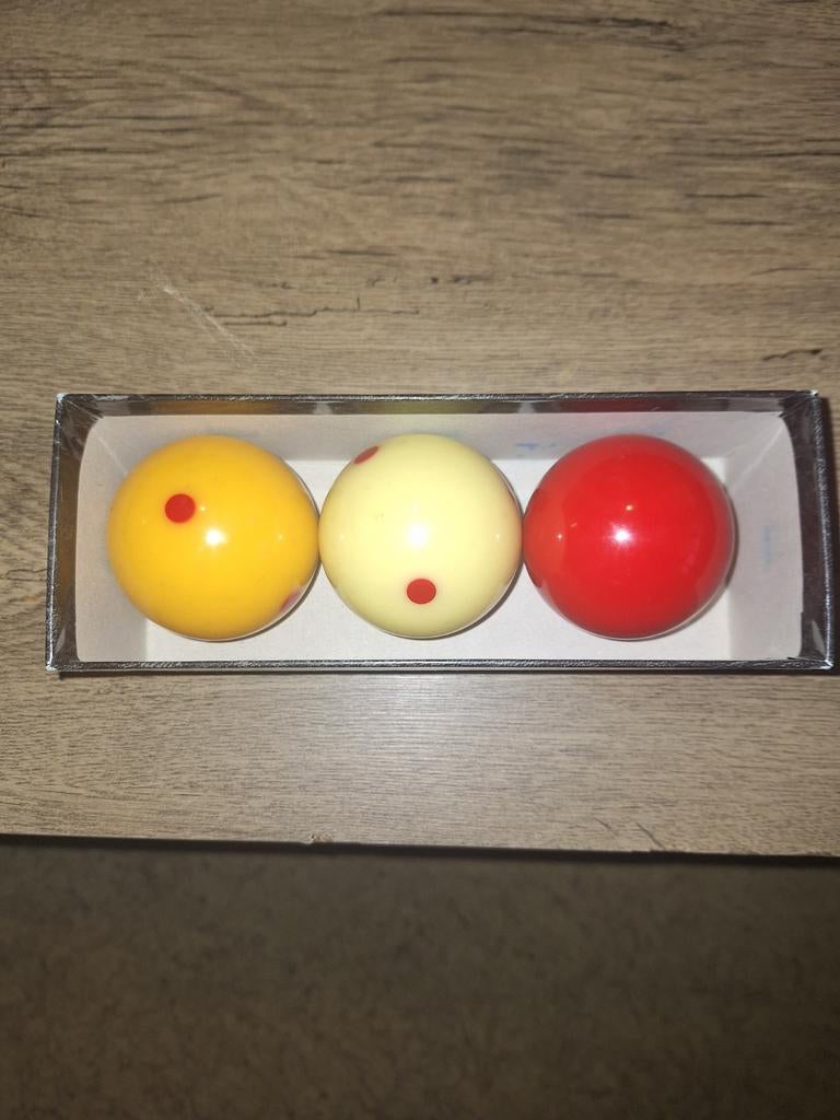Set van 3 carambole biljartballen, Sport en Fitness, Biljarten en Poolen, Ophalen of Verzenden, Gebruikt, Keu of Ballen