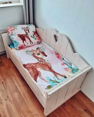 houten kinder bed met lade beschikbaar voor biedingen