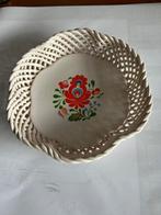 Porcelijnen schaaltje in de vorm van een mandje, Antiek en Kunst, Antiek | Keramiek en Aardewerk, Ophalen of Verzenden