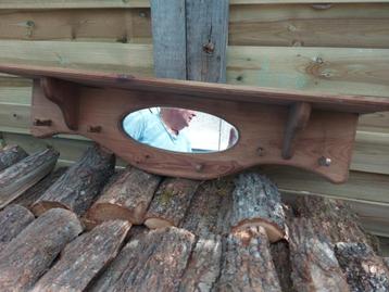 Kapstok van hout beschikbaar voor biedingen