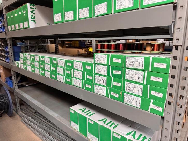 Schneider Altivar ATV930U15N4 Frequentieregelaar 1,5 kW, Hobby en Vrije tijd, Elektronica-componenten, Nieuw, Ophalen of Verzenden