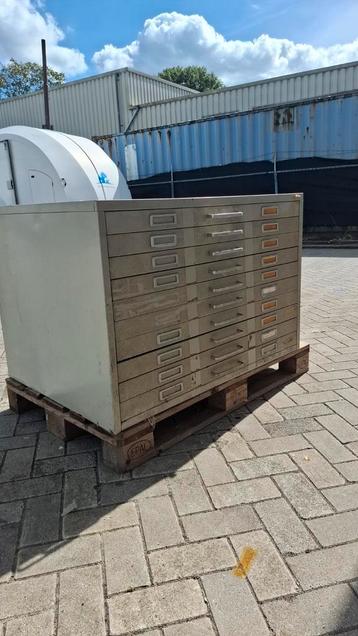 Industriële metalen ladekast | 12 laden | Vintage tekeningen beschikbaar voor biedingen
