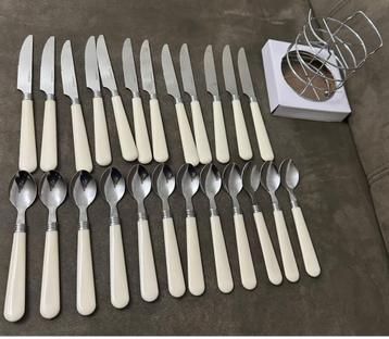 Nieuw bestekset: lepels, messen + houder beschikbaar voor biedingen