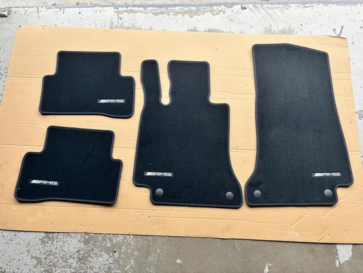 Velours AMG mattenset W205 A2056808211, Auto-onderdelen, Interieur en Bekleding, Mercedes-Benz, Nieuw, Ophalen