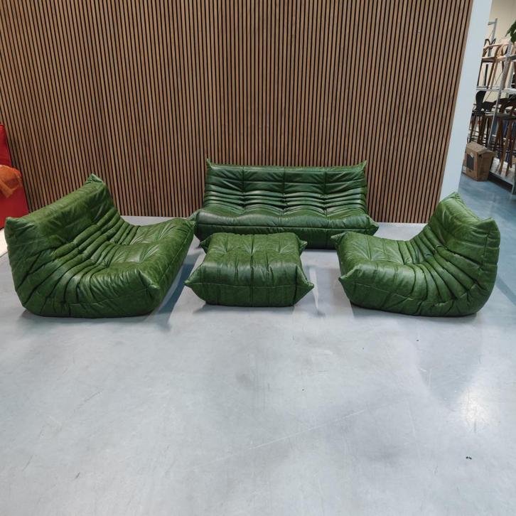 Ligne Roset Togo set - Rustical green leder, Antiek en Kunst, Antiek | Meubels | Stoelen en Banken, Ophalen of Verzenden