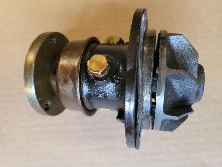 Waterpomp 3 gaats  Mercedes Ponton 190SL Unimog 404, Auto-onderdelen, Overige Auto-onderdelen, Mercedes-Benz, Oldtimer onderdelen