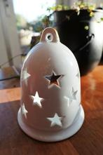 Wit porseleinen kerstklokje met sterren voor waxinelichtje, Diversen, Kerst, Ophalen of Verzenden, Zo goed als nieuw