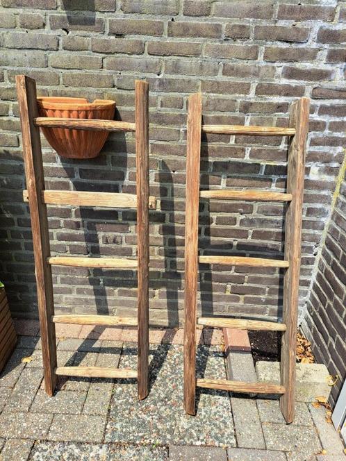 2 oude ladders: 1.24m en 1.23m hoog., Antiek en Kunst, Curiosa en Brocante, Ophalen