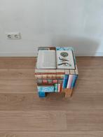 Dutch Chair met boekenprint, Huis en Inrichting, Minder dan 45 cm, Minder dan 55 cm, Vierkant, Ophalen of Verzenden