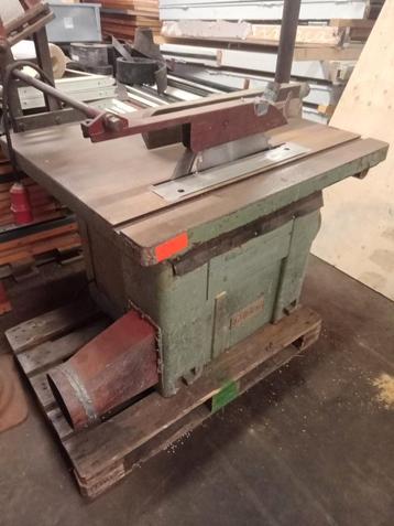 Zaagtafel met prima vertanding zaagblad / Circulair. beschikbaar voor biedingen