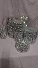 Zilver kleurige kerstballen, Ophalen