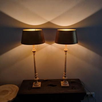 Set van 2 Tierlantijn tafellampen met bladgouden kapjes  beschikbaar voor biedingen