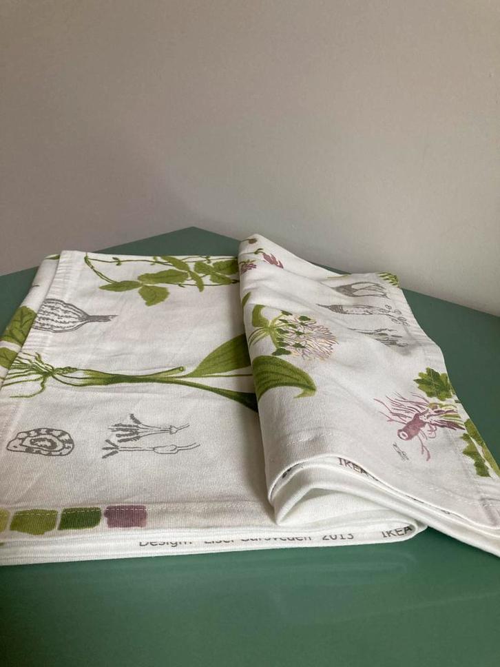 Vintage | tafellaken -IKEA botanisch patroon Lisel Garsveden, Huis en Inrichting, Tafelkleden, Zo goed als nieuw, Rechthoek, Ophalen of Verzenden