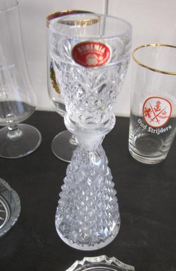 1 persoons likeurflesje met glas beschikbaar voor biedingen