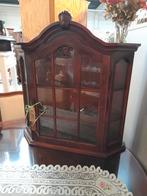 Noten houten wand kastje ca 67 breed 70 hoog, Huis en Inrichting, Kasten | Vitrinekasten, Zo goed als nieuw, Minder dan 100 cm