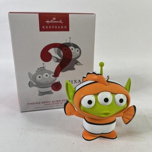 DISNEY HALLMARK KEEPSAKE FINDING NEMO ALIEN REMIX ORNAMENT, Diversen, Kerst, Nieuw, Ophalen of Verzenden